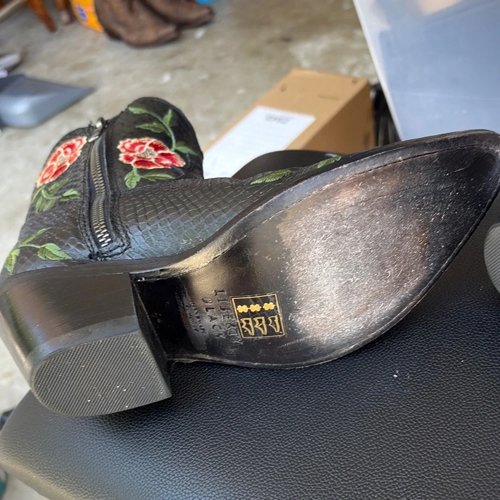 LIBERTY Black Boots with Red and Green Embroidery - Picture 9 of 12